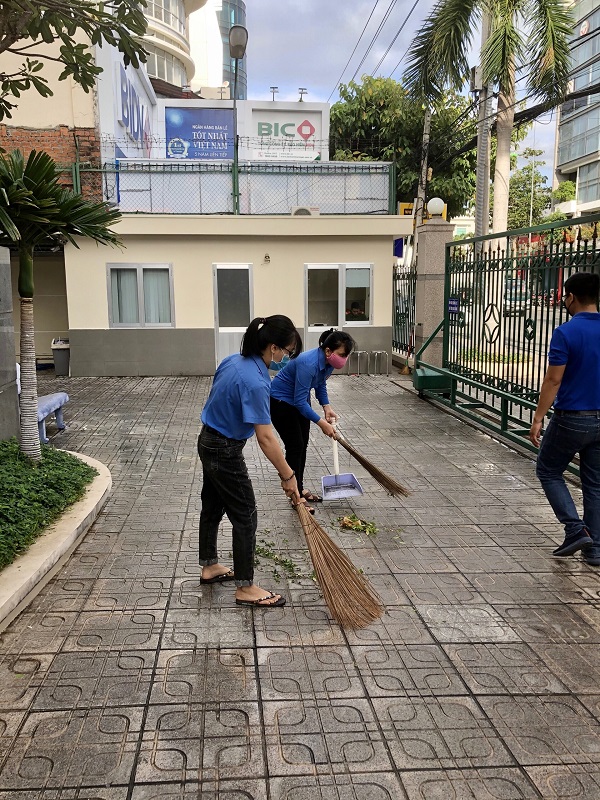 Chi đoàn Ngân hàng Nhà nước Chi nhánh tỉnh Khánh Hòa tổ chức ra quân “Ngày Chủ nhật xanh” hưởng ứng Tháng thanh niên năm 2020 với chủ đề “Thanh niên Khánh Hòa tình nguyện, sáng tạo vì cộng đồng”