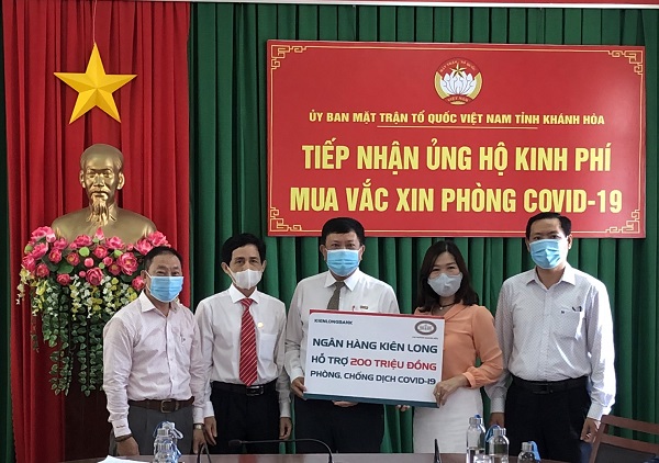 Ngân hàng TMCP Kiên Long hỗ trợ tỉnh Khánh Hòa 200 triệu đồng  kinh phí mua vắc xin phòng, chống dịch Covid-19