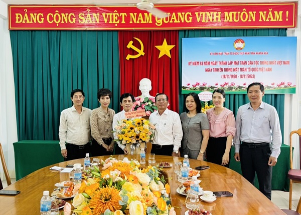 Ngân hàng Nhà nước Chi nhánh tỉnh Khánh Hòa chúc mừng                                       kỷ niệm 93 năm Ngày truyền thống Mặt trận Tổ quốc Việt Nam